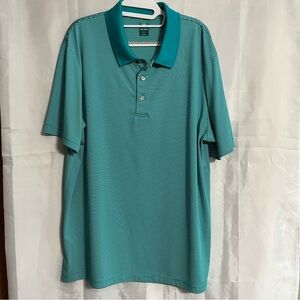 Green Polo Shirt with Classic Collar and Short Sleeves